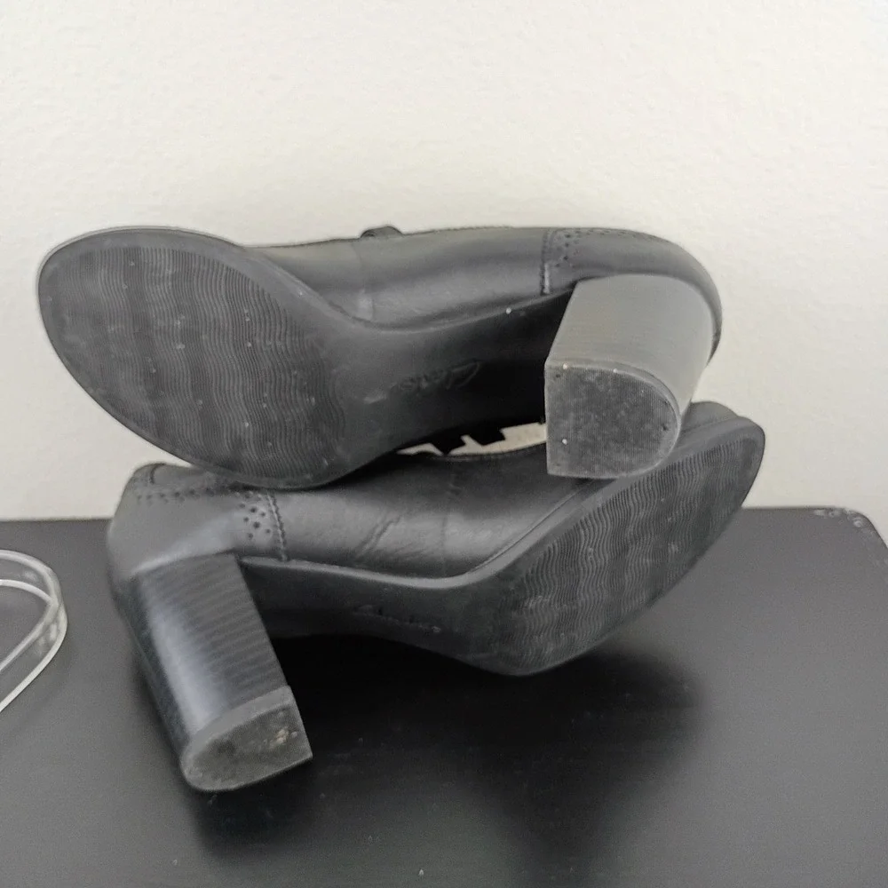 Clarks Collection Black Leather Wingtip Mary Jane Block Heel Pumps Womens 8 M